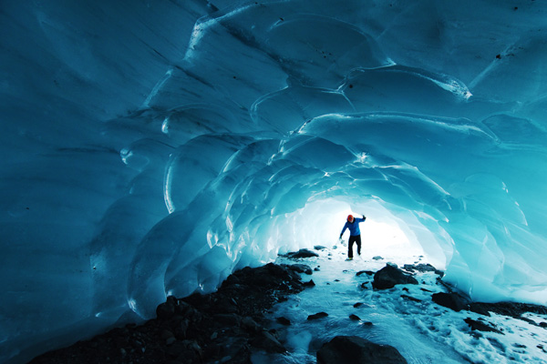 Ice cave ล่าแสงเหนือ