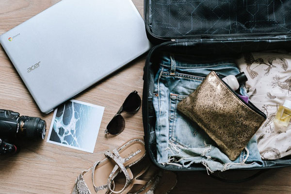 เช็กลิสต์ 10 ไอเทมสำคัญ ที่ต้องมีติดกระเป๋า เมื่อเดินทางไปต่างประเทศ