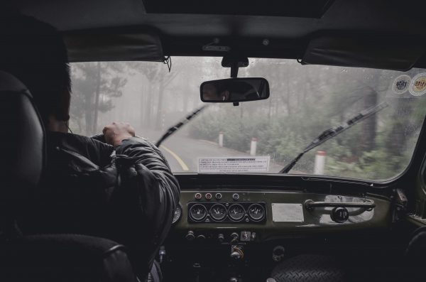 เทคนิคง่ายๆ ขับรถอย่างไรให้ปลอดภัยในหน้าฝน