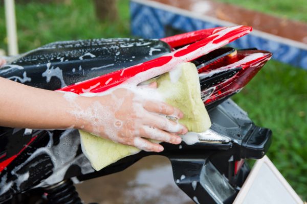 วิธีล้างรถมอเตอร์ไซค์อย่างถูกวิธี - มาสิบล็อก | masii Blog